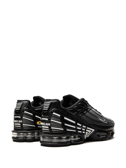 NIKE AIR MAX PLUS 3 SNEAKERS